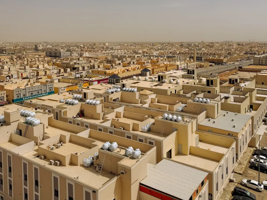 أسطح مبانٍ سكنية في أحد أحياء مدينة الرياض